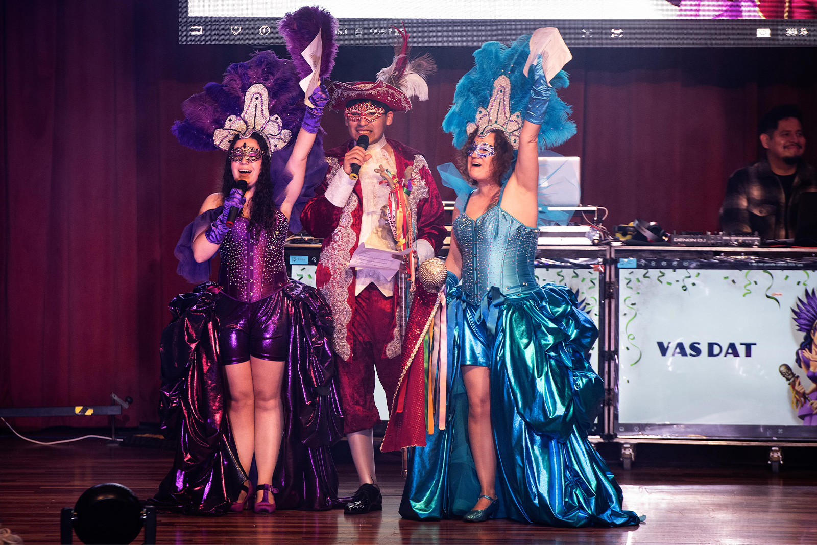 El Rei i les Reines prenen el poder!