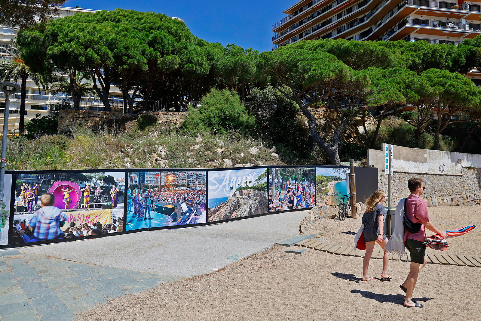 Mural fotogràfic al Passeig Marítim
